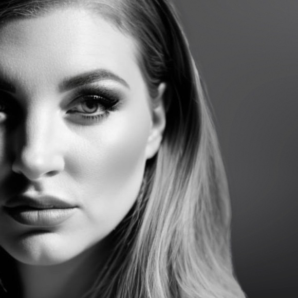 Meet your Posher, Dana - Picture 1 of 1